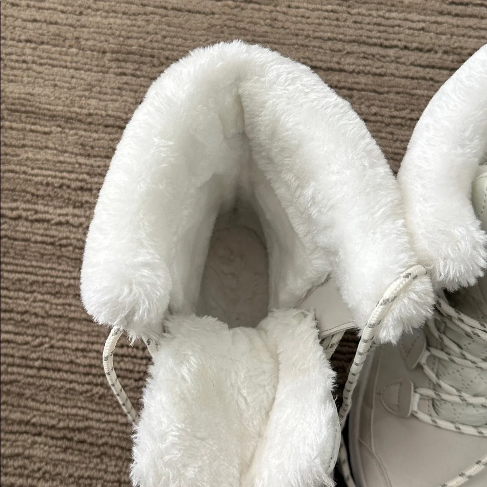 Women's Winter Fur-Lined Lace-Up Boots in Cream